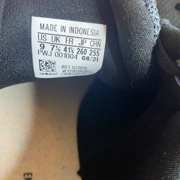 Adidas shoes - Picture 3 of 5